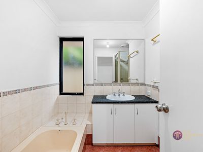 6 Lotus Court, Bertram