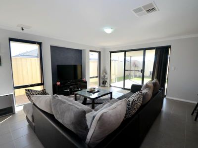 2 Pynsent Lane Street, Canning Vale