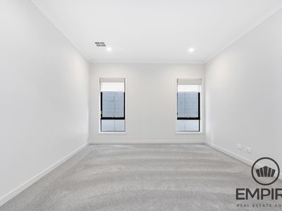 10 Sandalwood Crescent, Clyde North