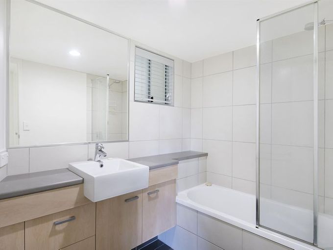 73 / 57 Grand Parade, Parrearra