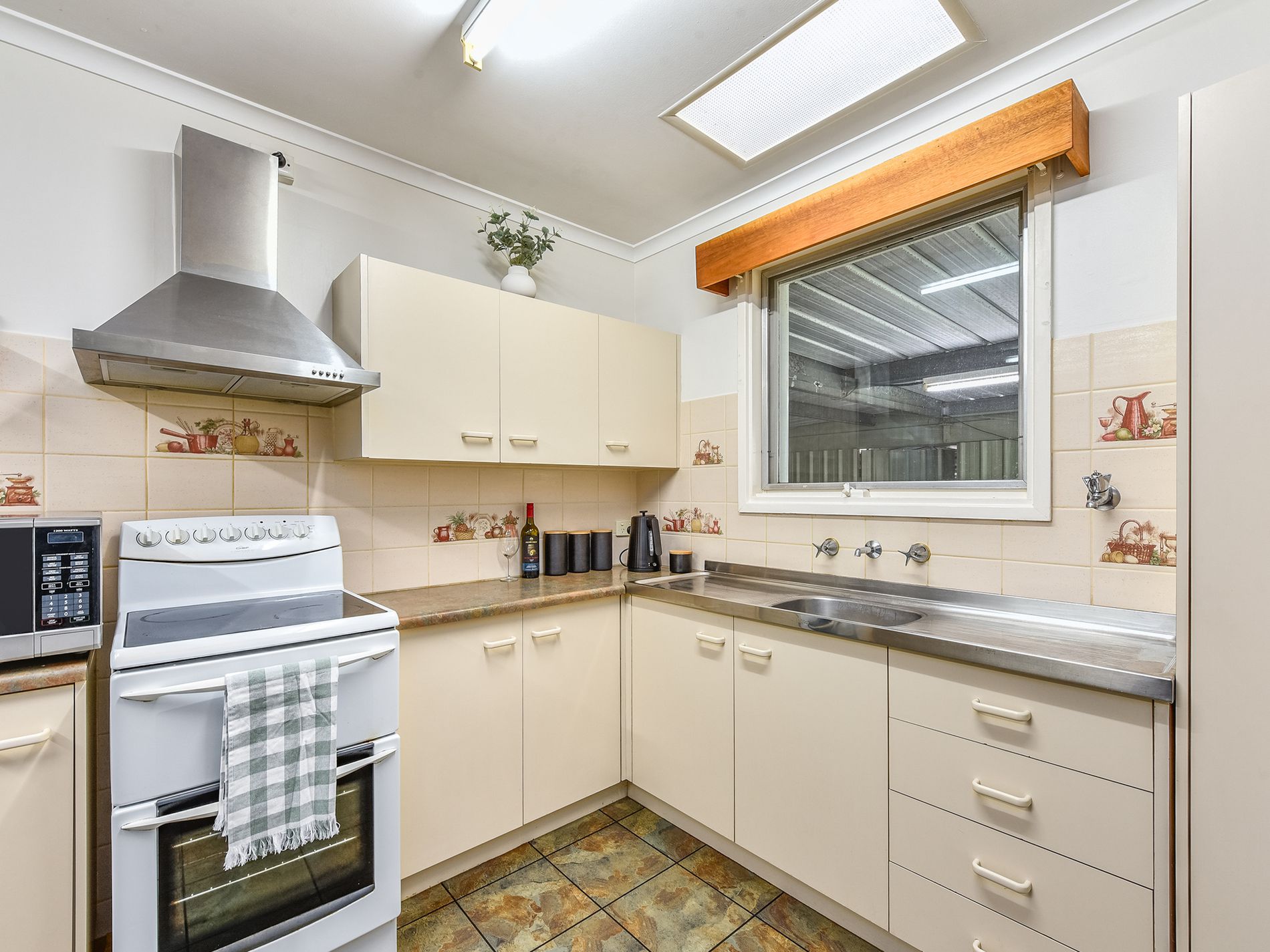 6 MULLINS STREET, Millicent