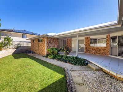 5 Admiralty Drive, Safety Beach