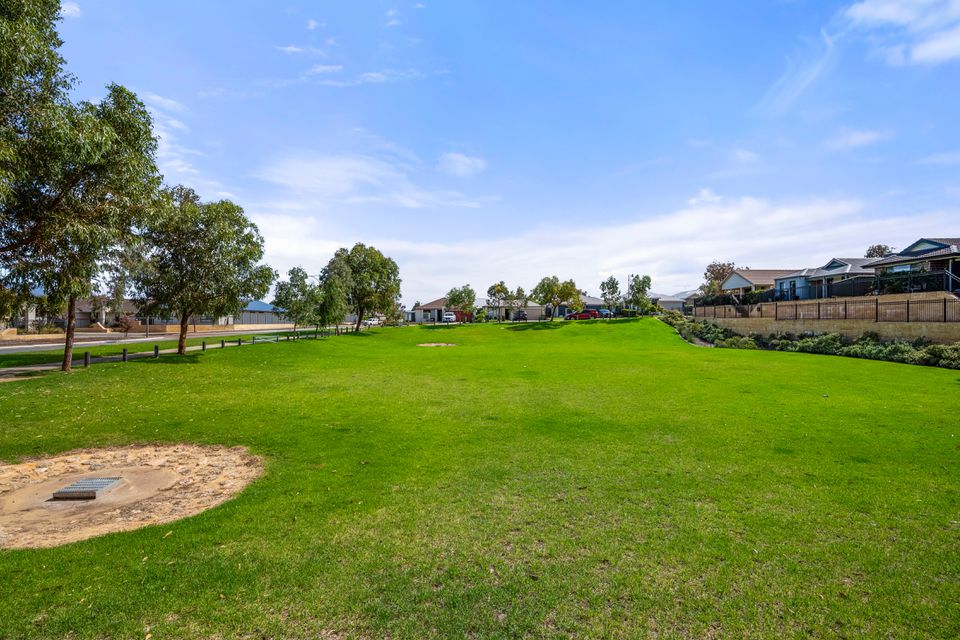 2 PENDRAGON LANE, Baldivis