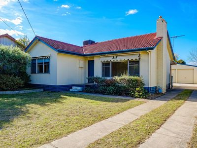 6 LINDSAY STREET, Wodonga