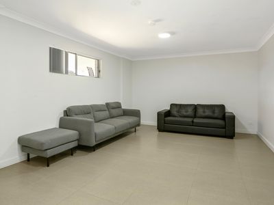 37 Great Western Highway, Kingswood