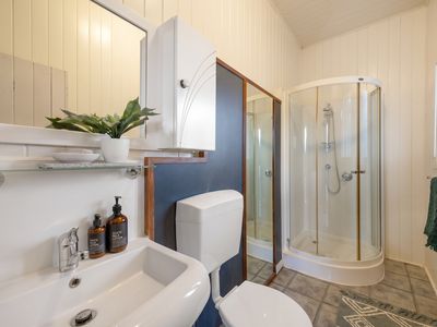 Room 1 / 188 Old Cleveland Road, Coorparoo