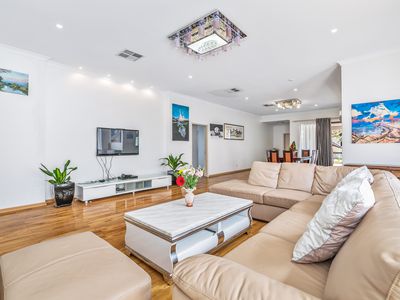 10 Holywell Street, Middle Swan