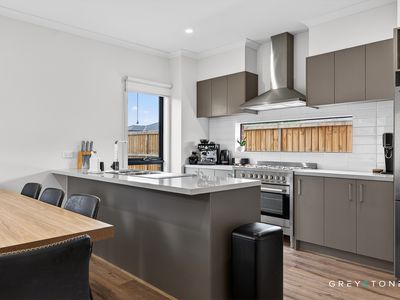 83 Merindah Boulevard, Deanside