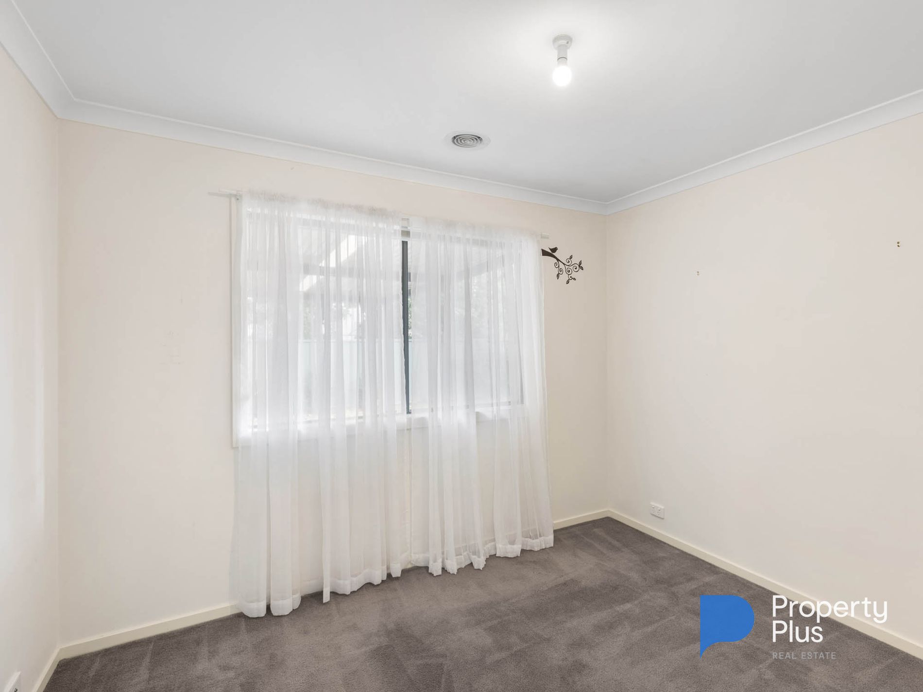 6 Moira Court, Ascot