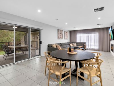 6 Redwood Court, Junction Village