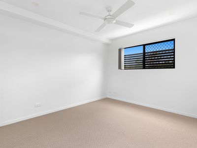3 / 11 University Road, Mitchelton
