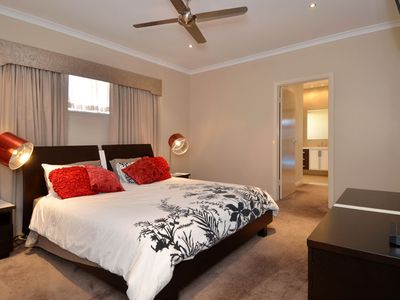 5 Buchanan Court, Somerville