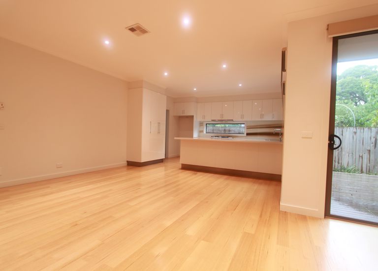 2 / 22 Sumersett Avenue, Oakleigh South