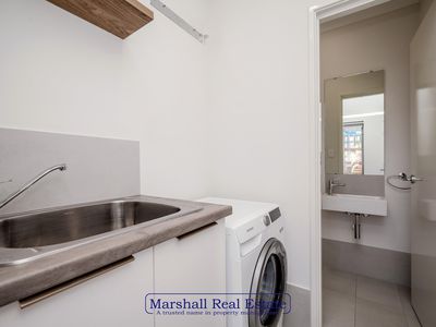 34 Hirundo Bend, Tapping