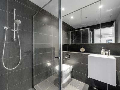 909B / 8 Grosvenor Street, Abbotsford