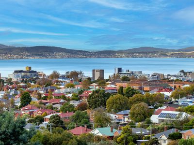 1 / 35 Valley Street, West Hobart