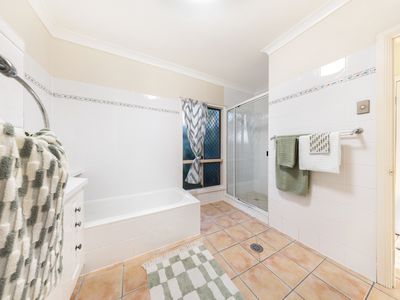 15 Blue Lake Court, Kirwan