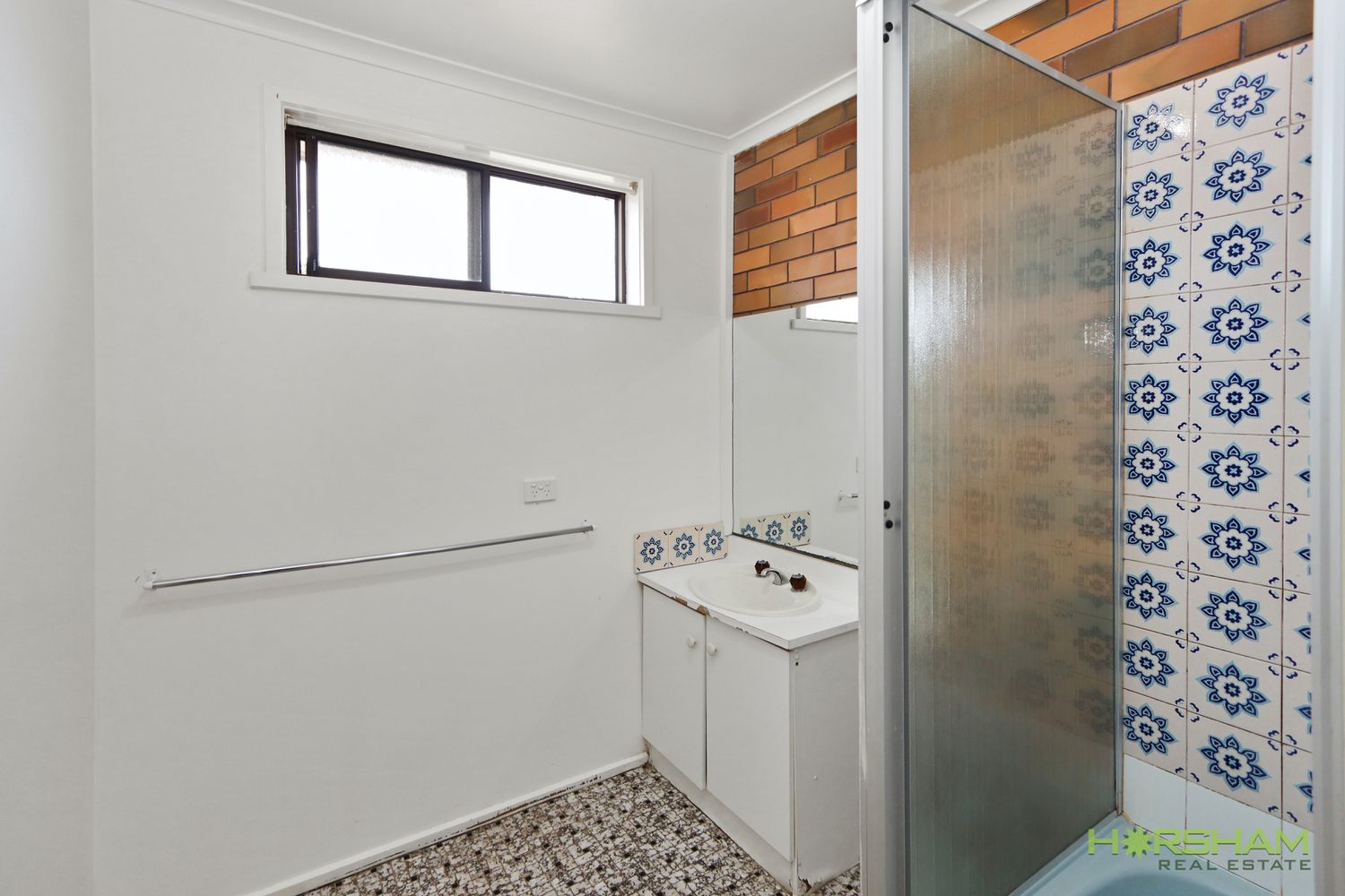 1 / 15 Schwarz Avenue, Horsham