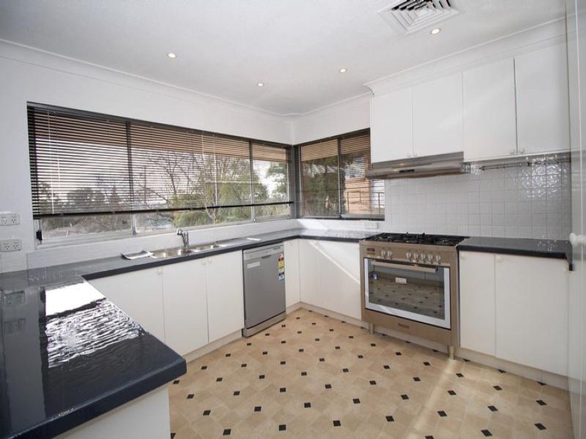 20 Edgell Street, West Bathurst