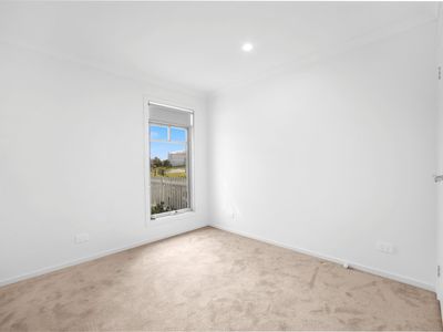 9 Peatland Walk, Werribee