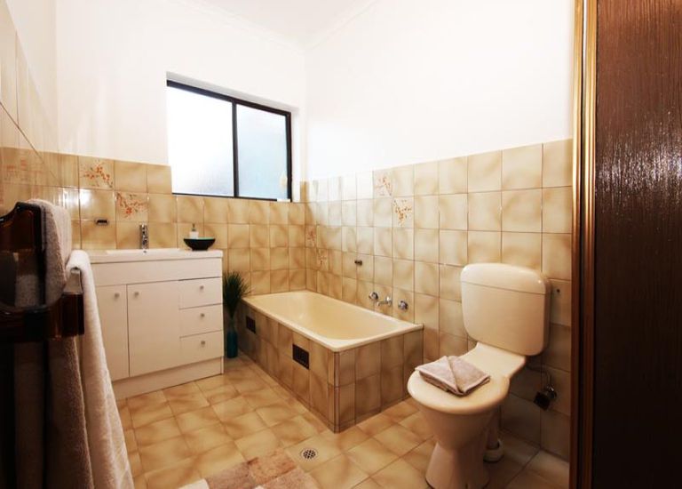 2 Everard Court, West Lakes