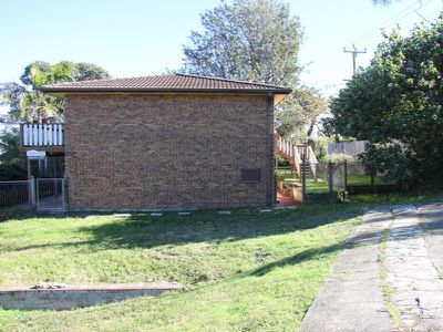 1 Paradise Avenue, Forster