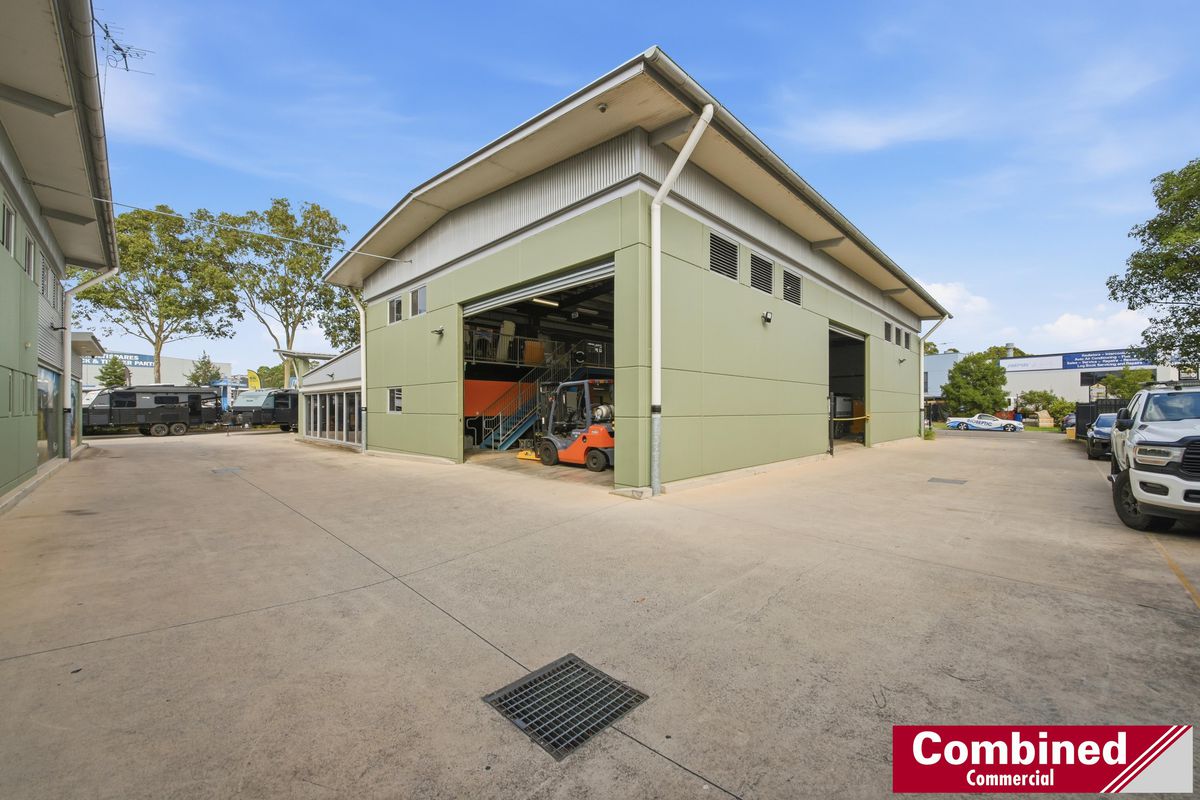 1 & 2 / 2 Samantha Place, Smeaton Grange