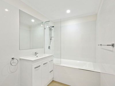 2 / 11 Bellagio Crescent, Coomera