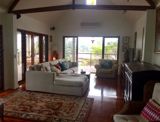 Large family home with pool image 6