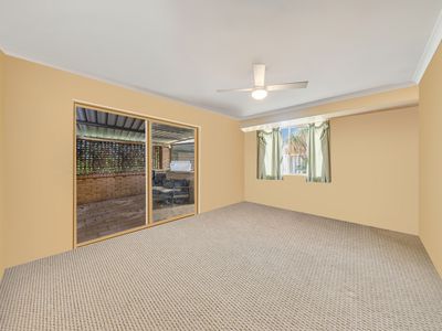 2 Beech Court, South Lake