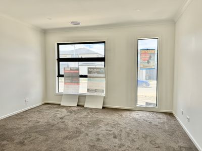 4 Akroydon Street, Werribee