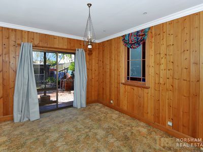 9 Henry Street, Horsham