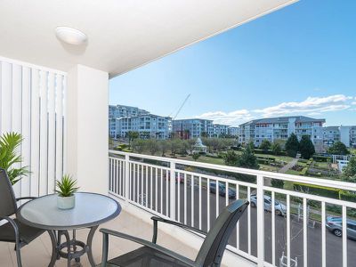 305 / 4 Rosewater Circuit, Breakfast Point