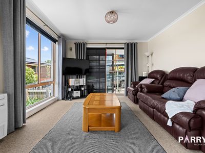 2 / 10 Kent Place, Bridport