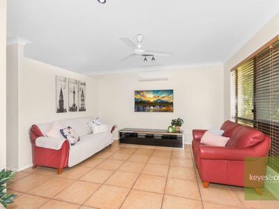 7 Santiago Court, Mount Louisa