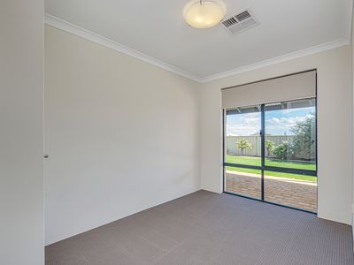 4 Trumpeter Parade, Yanchep
