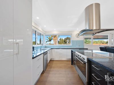 17 Armstrong St, Halls Head