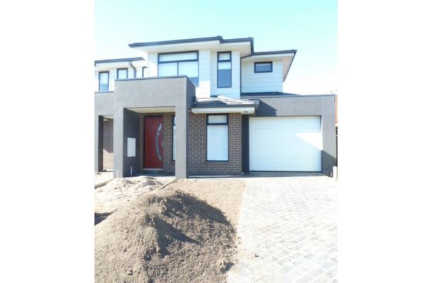 2 / 14 Burgess Street, Tullamarine