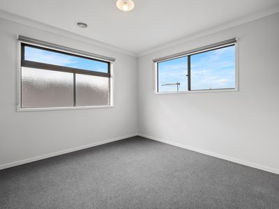 33 Burford Way, Cranbourne North