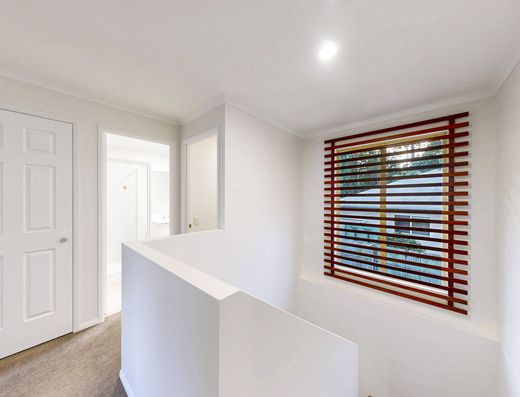 Spacious Family Living Opposite Tewantin Golf Course image 12
