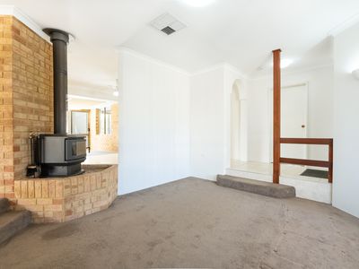 594 Safety Bay Rd, Waikiki