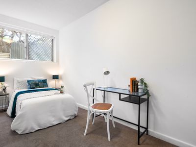2 / 13 Burbank Avenue, Bedford Park