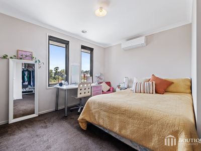 22 Rosina Drive, Officer