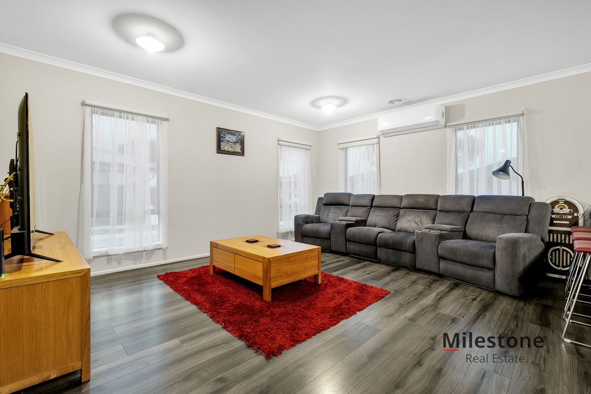 11 Banjo Circuit, Lynbrook