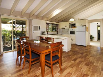 16 Sunningdale Avenue, Rochedale South