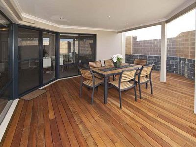 2 / 58 Central Avenue, Redcliffe