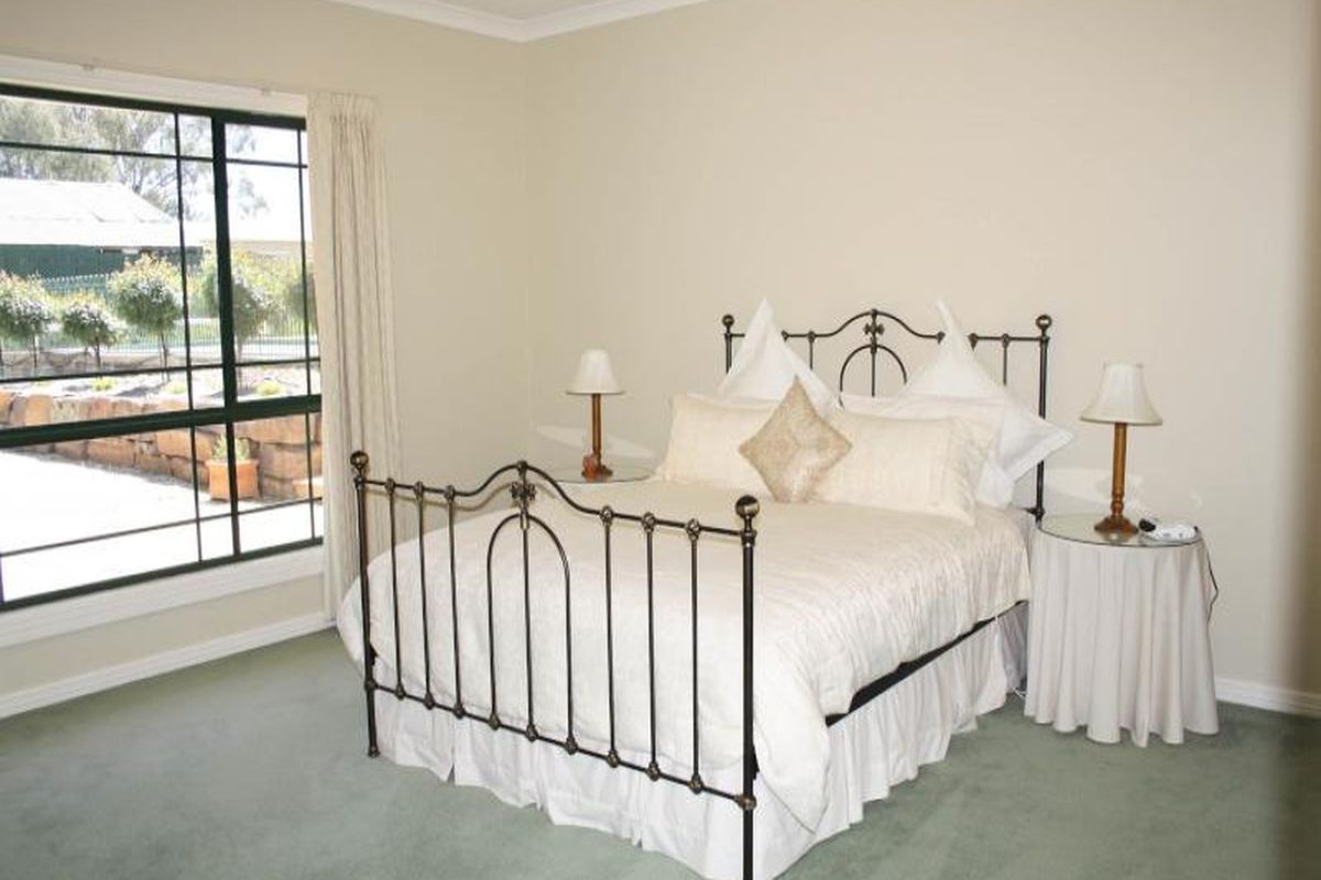 575 Howes Creek Road, Mansfield