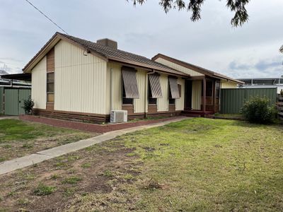 5 Harrison Crescent, Swan Hill