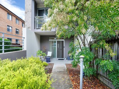 8 / 384A - 388 Railway Parade, Carlton