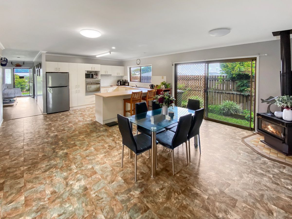 43 Tower Avenue, Atherton